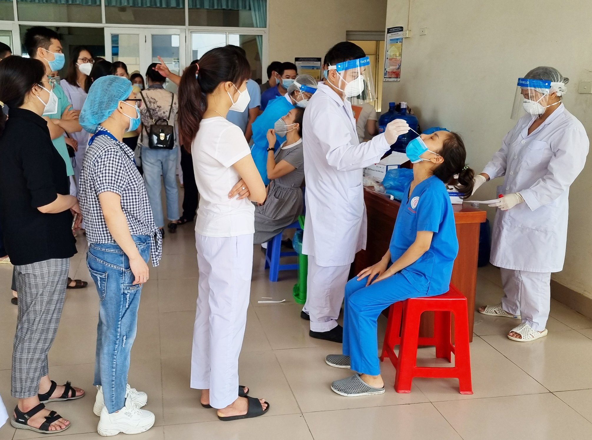 Bắc Ninh cử hơn 200 cán bộ, y, bác sỹ hỗ trợ thành phố Hà Nội phòng, chống dịch Covid - 19